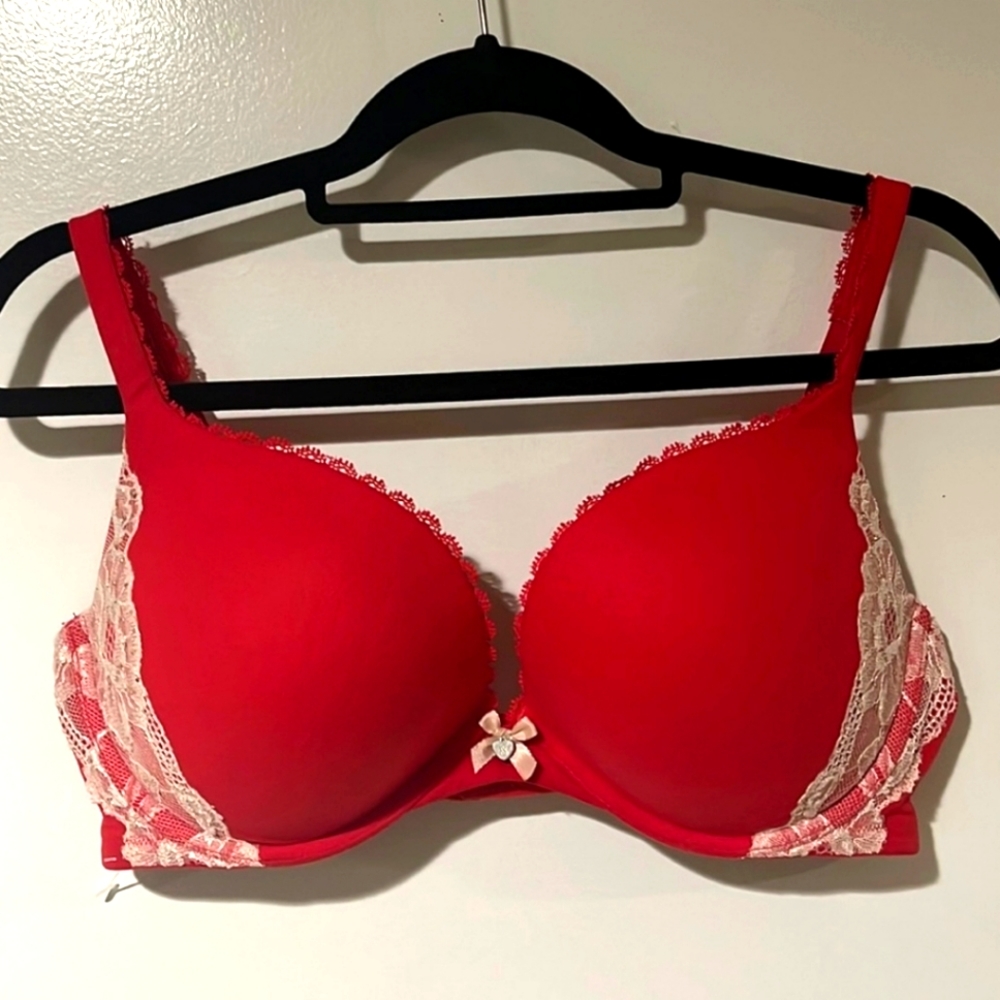 NWOT Victoria Secret Push Up Bra 38D